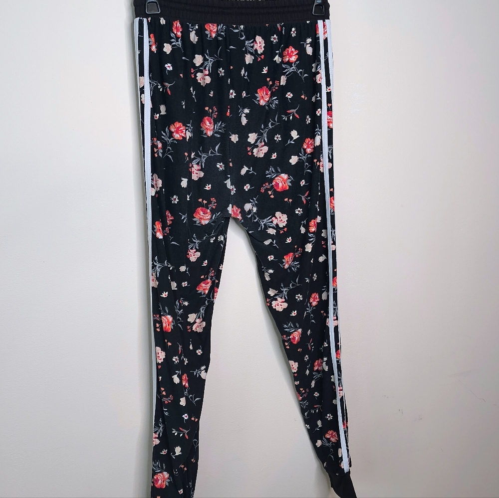 Woman's Floral Leggings